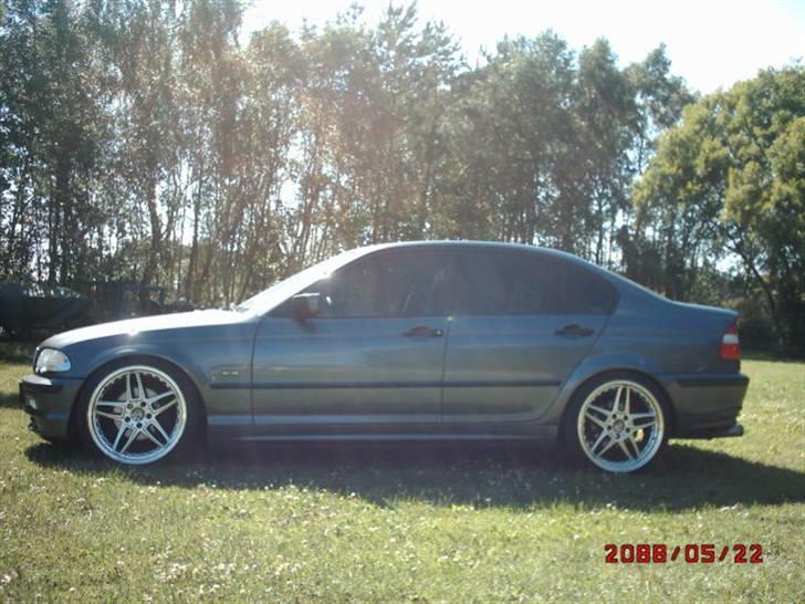 BMW E46 320D (SOLGT) billede 2
