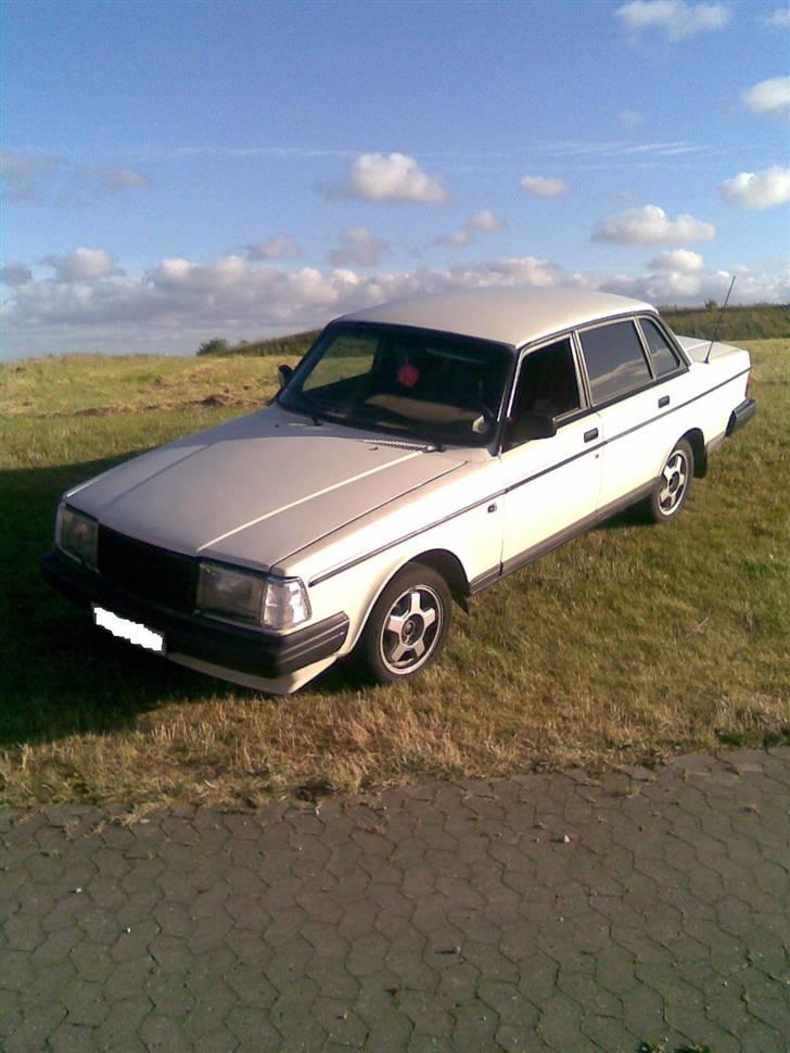 Volvo 240 solgt billede 8