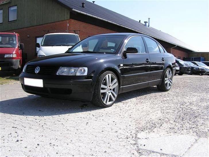 VW Passat solgt - Lige efter monteríng af fælge og fjedre hos KMG biler billede 10