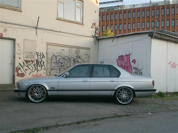 BMW 735i  THE BEAST solgt billede 1