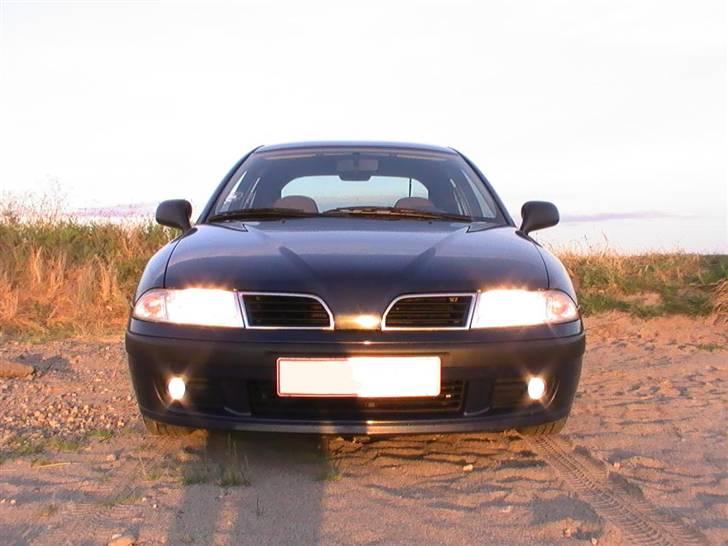 Mitsubishi Carisma Hatchback  - Forfra billede 2