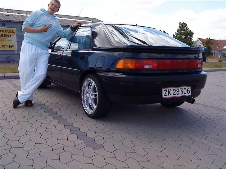 Mazda 323 f SOLGT billede 4