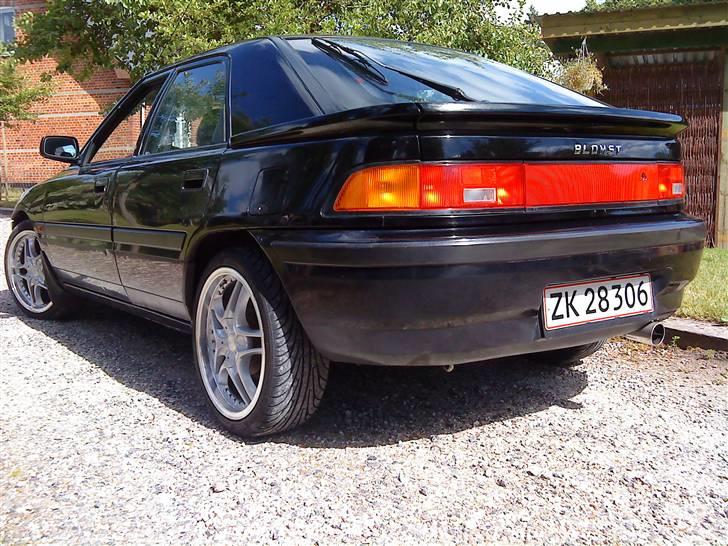 Mazda 323 f SOLGT billede 7