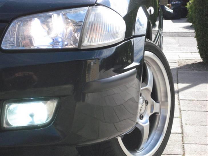 Mazda 323f bj solgt billede 3