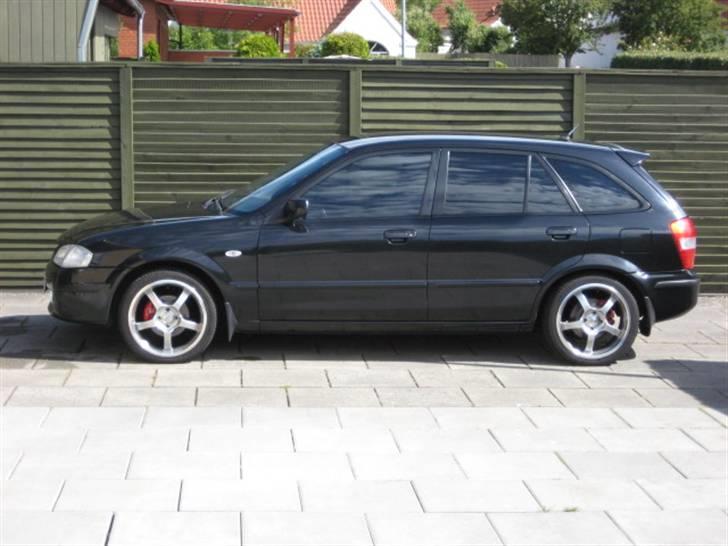Mazda 323f bj solgt billede 8