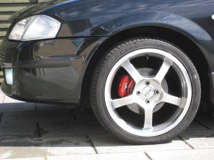 Mazda 323f bj solgt billede 9