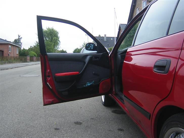 Toyota Carina E *Total skadet* - Malingen af mine dørre. billede 3