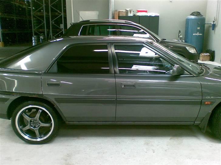 Mazda 323F * Skrottet * - Det pyntede billede 12