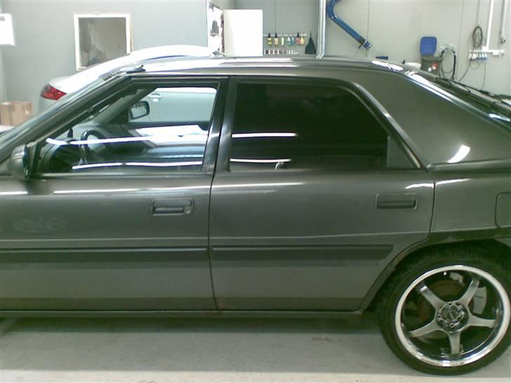 Mazda 323F * Skrottet * - Det pyntede billede 13