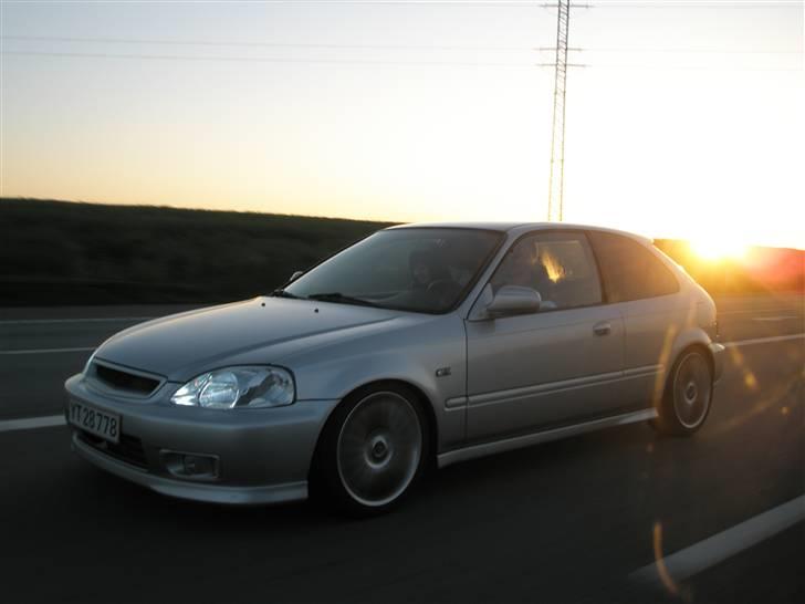 Honda civic vti (solgt) - super godt billed på vej til DHB..   taget af brorman billede 14