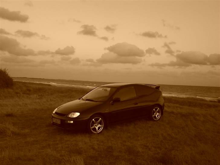 Mazda 323c  Totalskadet billede 6