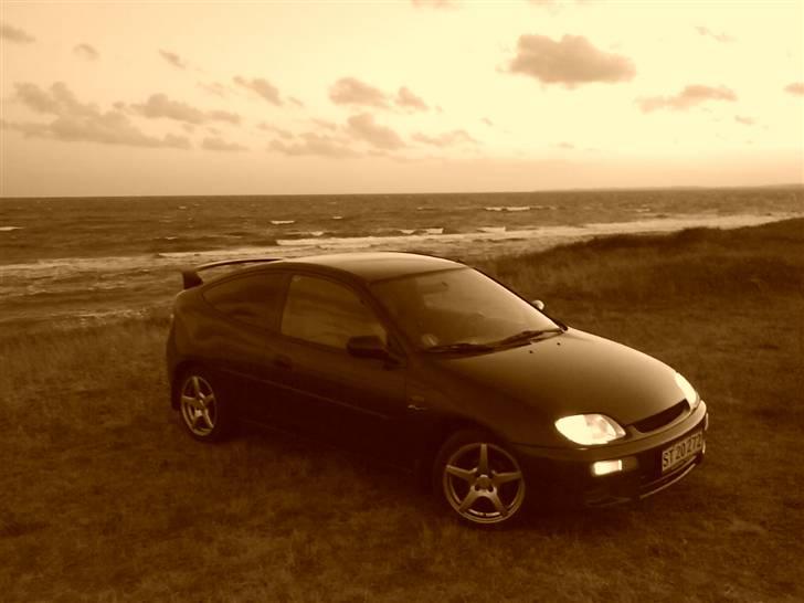 Mazda 323c  Totalskadet billede 7