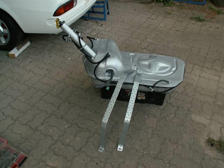 Opel Manta b CC'er (projekt) - Endelig færdig med tanken.  billede 6