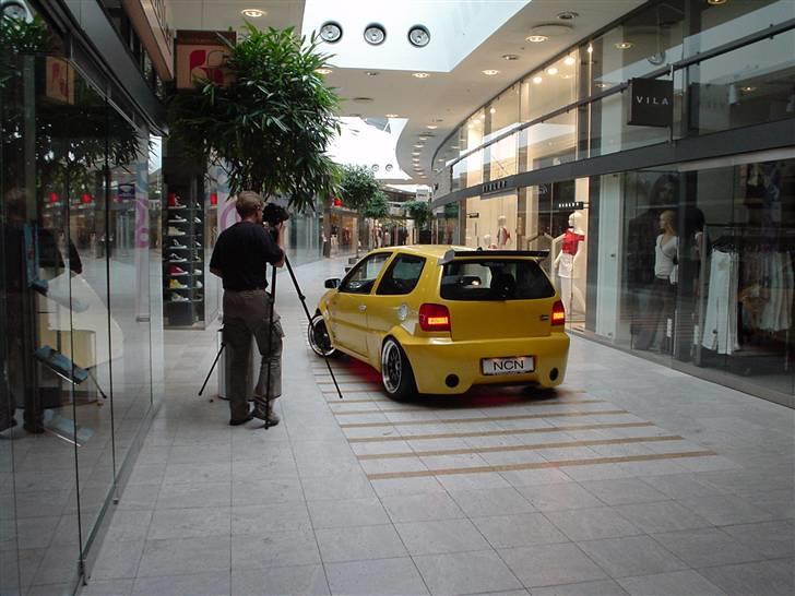VW polo - svenske bilsport tager billeder inden for på Ros torv billede 5