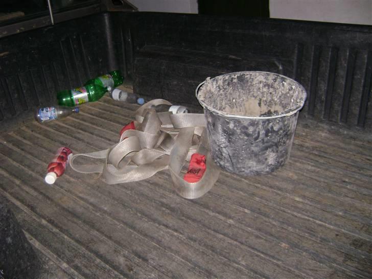 Nissan King Cab D21 - Lidt "diverse udstyr" på ladet billede 6