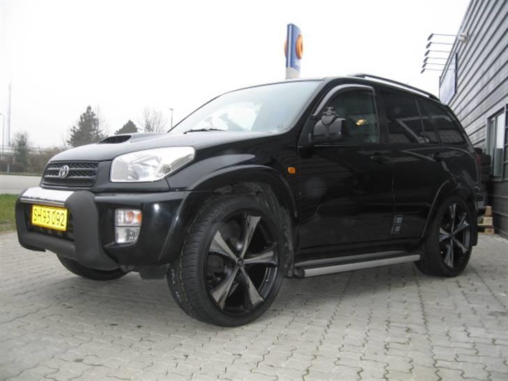 Toyota RAV 4 - Smuk, sort og elegant ser hun ud... billede 3