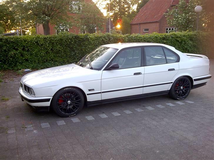 BMW 520i med 3.0i ---SOLGT--- billede 1