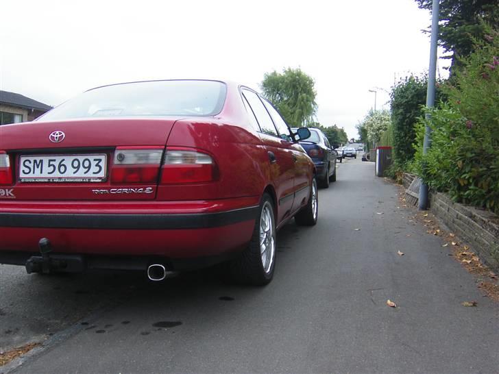 Toyota Carina E *Total skadet* - og bagfra billede 10