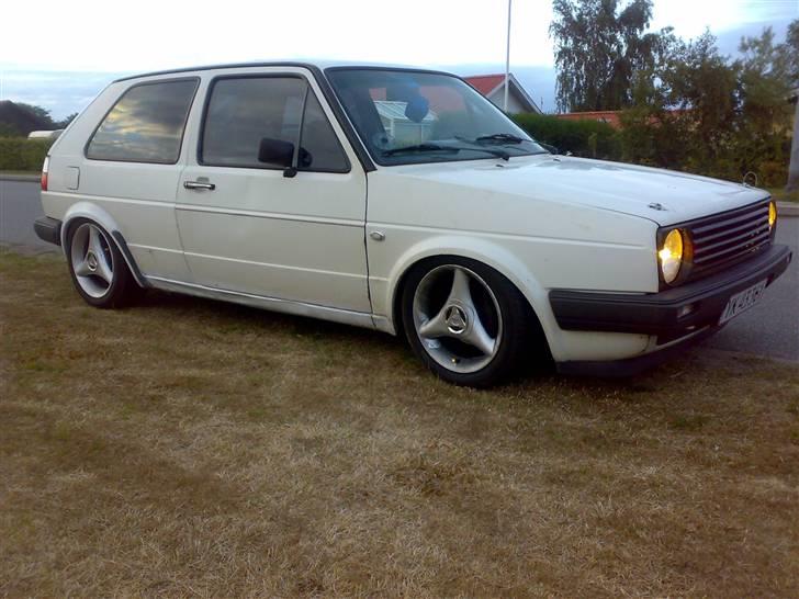 VW golf 1.6  (solgt) - tja lav er den da... fælge og dæk går IKKE på nogle steder billede 3