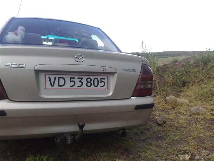 Mazda 323 sedan billede 3