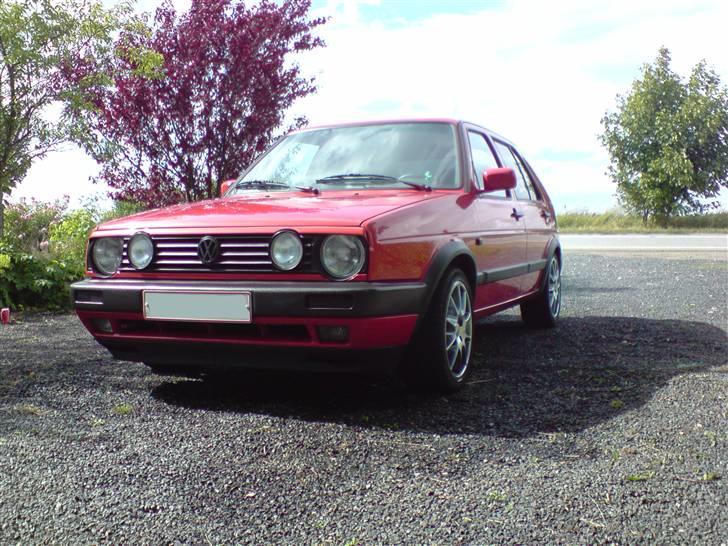 VW Golf 2 1,8 - Hun er fin den lille tøse-dyt. billede 1