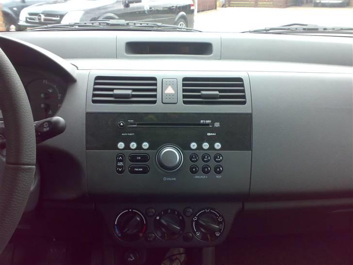 Suzuki Swift, 5 Dørs,  - Head Unit, Integreret billede 10