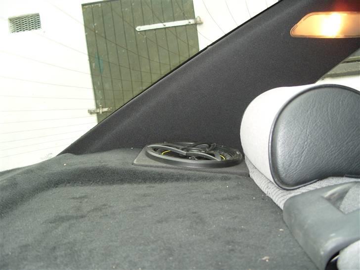 BMW 520 i 24v - ombeklædt hattehylde og c-stolpe billede 17