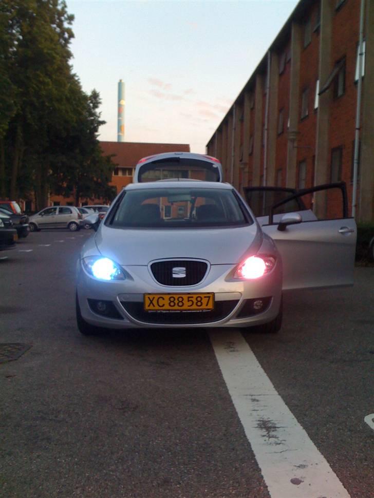 Seat Leon 1.9 TDI - Show xenon, Blå i V. Side og i H. Side er det Pink ::::)))))))))))) billede 16