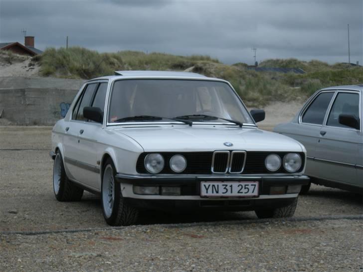 BMW E28 535i SOLGT billede 16