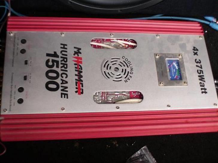 VW Golf 3 (Solgt) - Her ses min 1500 W forstærker billede 5