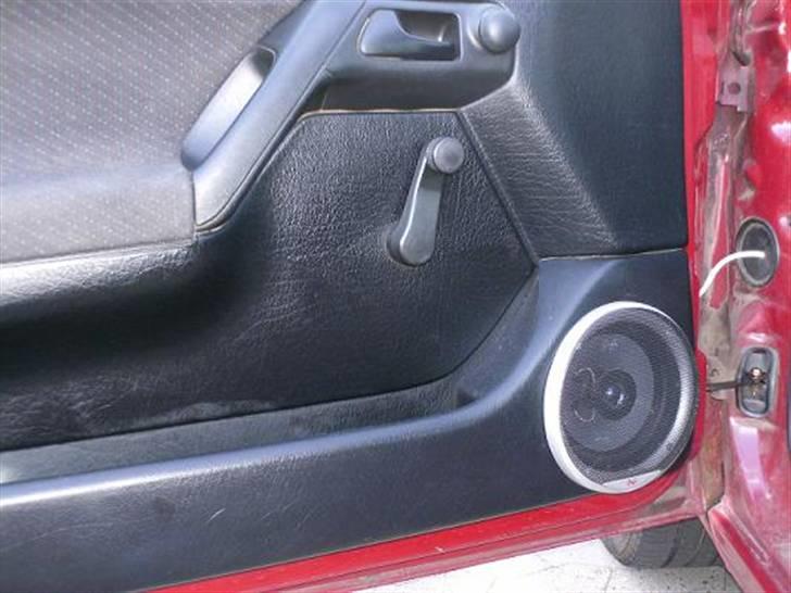 VW Golf 3 (Solgt) - Døren hvori der sidder 120w 5,25" højttaler billede 6