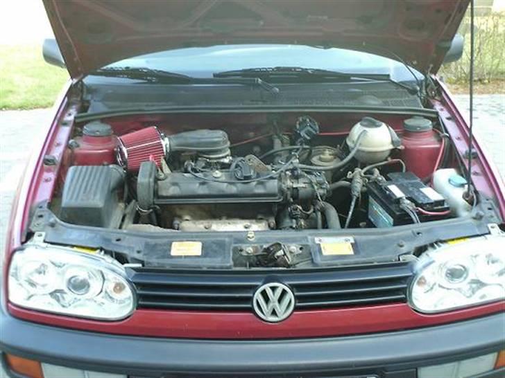 VW Golf 3 (Solgt) - Her ses den voldsomme store 1.4 liters motor billede 10
