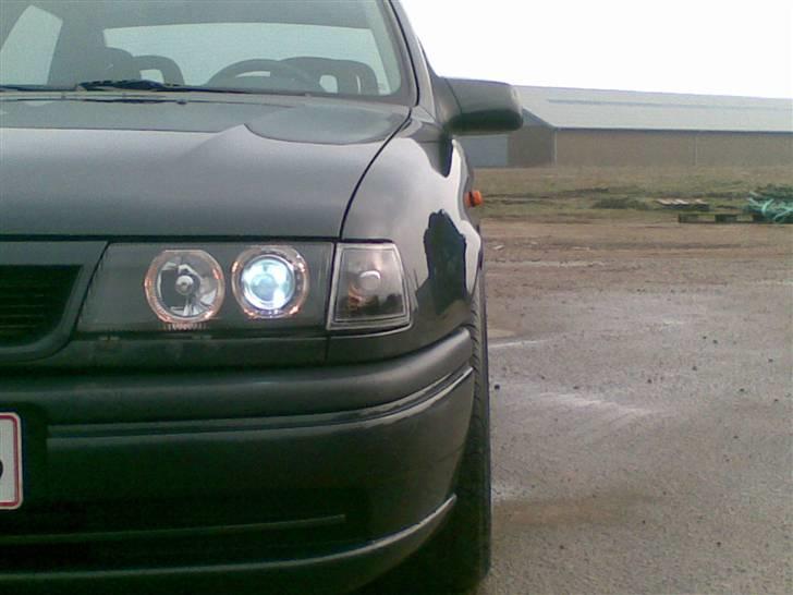 Opel Vectra A (Defektra) R.I.P - Nye lygter monteret + desværre bare med rust under lygten.. men der kommer ny "liste"  på billede 4