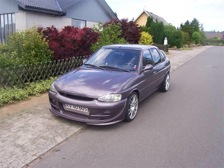 Ford Escort UNiQ*Total Skadet billede 2