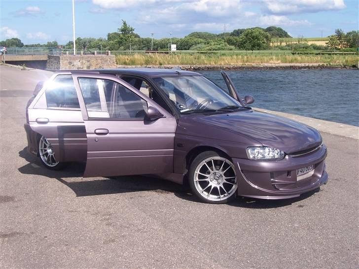 Ford Escort UNiQ*Total Skadet billede 10