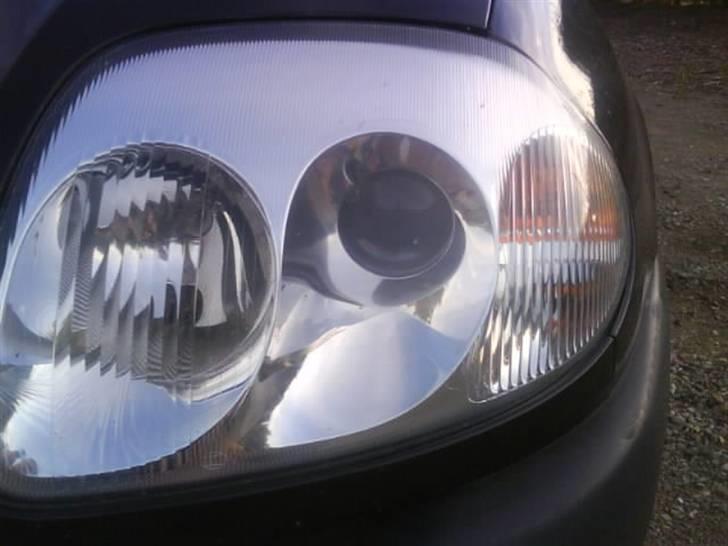 Renault clio 2 (solgt) - det gider bare et kanon godt lys om aften   billede 1