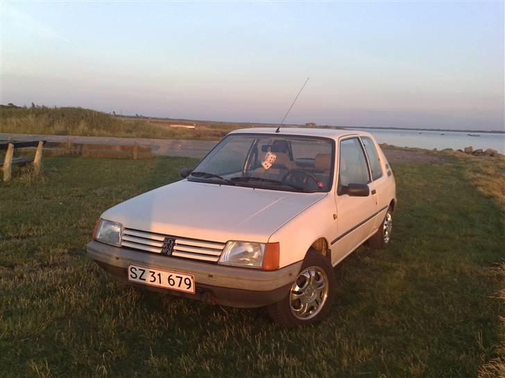 Peugeot 205 XR billede 1