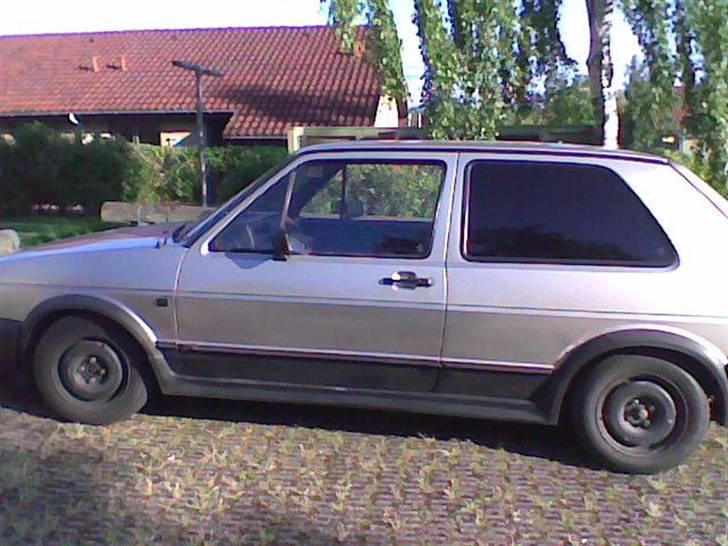 VW         Golf 2 byttet - plet rust er lavet, mangler bare at male det sortmetalik billede 10