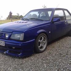Opel Ascona 2,0 i solgt