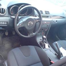 Mazda 3 sedan :SOLGT.