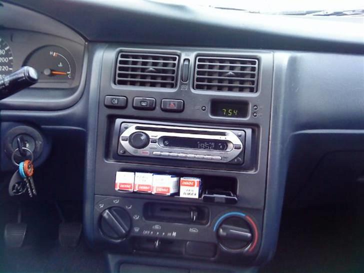 Toyota Carina E *Solgt* billede 8