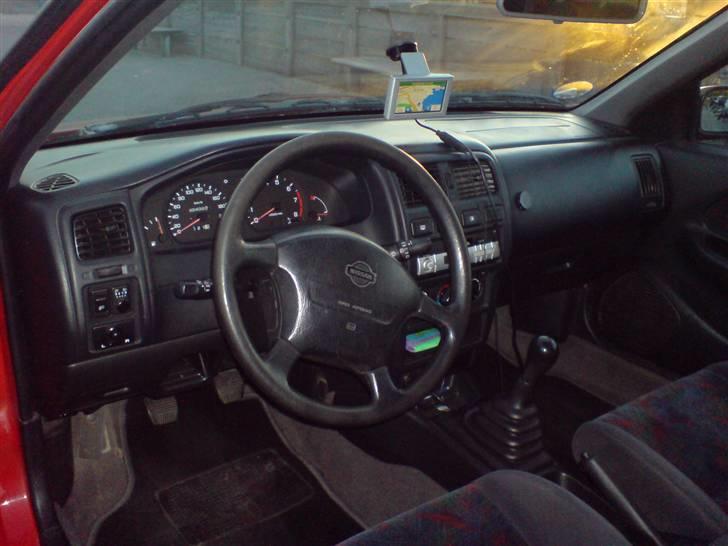 Nissan Almera 1,6 SR - (Solgt) - Kabinen som den stod standart billede 8