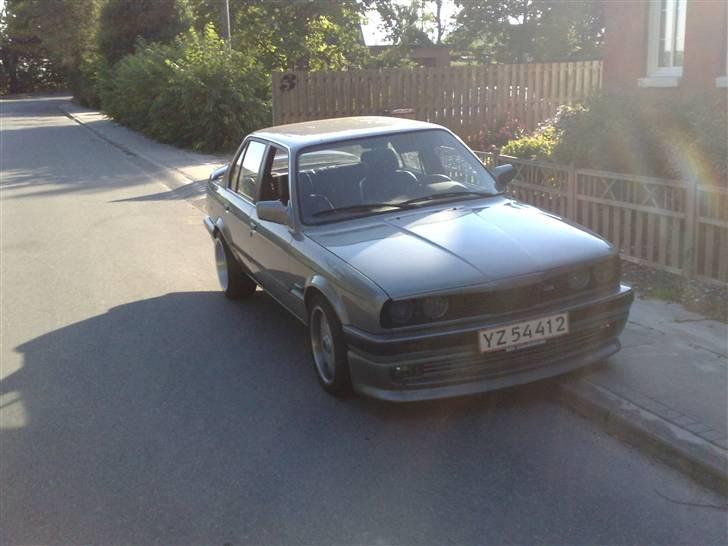 BMW e30 320i  (solgt) billede 2