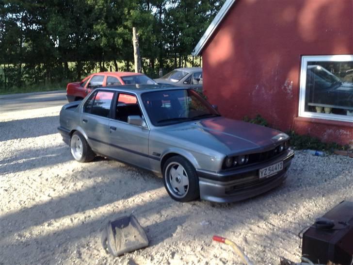 BMW e30 320i  (solgt) billede 5