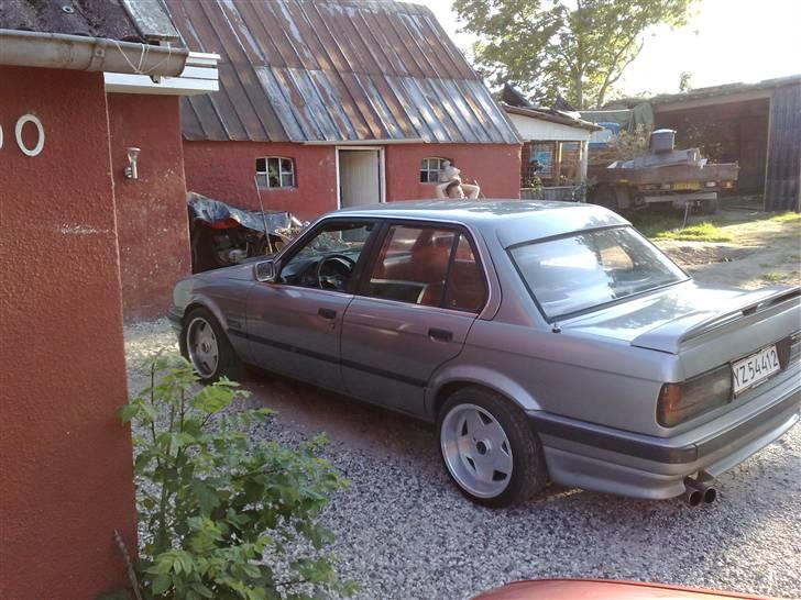 BMW e30 320i  (solgt) billede 8