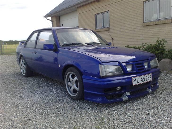 Opel Ascona 2,0 i solgt billede 1