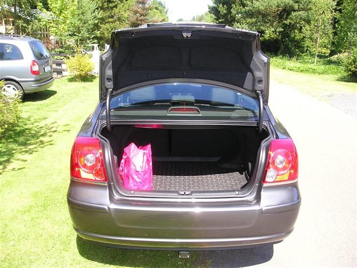 Toyota Avensis sol+ - 520 liters plads billede 6