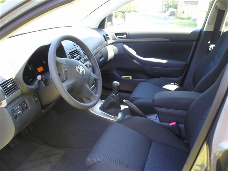 Toyota Avensis sol+ - Og ny bil skal dufte af ny bil... billede 12