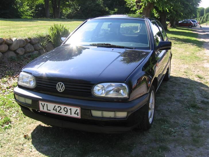 VW Golf 3, Rolling Stones  - Til jorden og brede fælge, så er den hjemme... billede 1