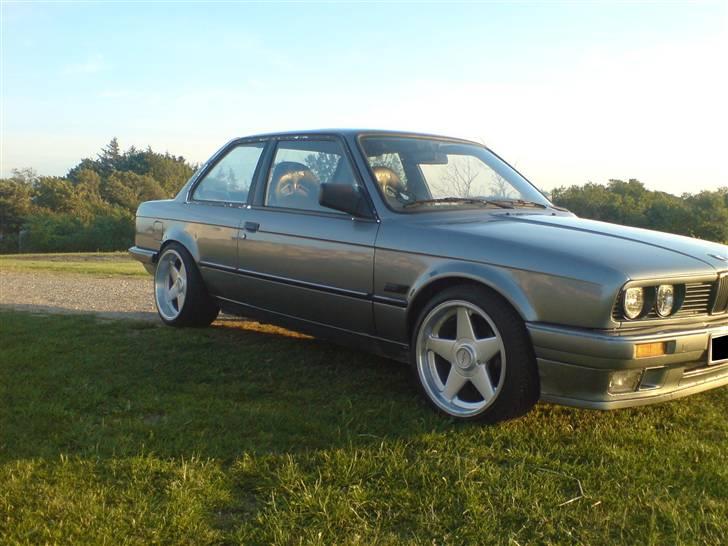 BMW e30 340 (solgt) - Ja hva kan man sige hellere vejgreb end cykel dæk  billede 1